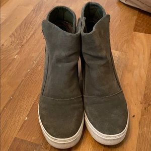 Steve Madden Olive Suede Sneaker Wedges 8